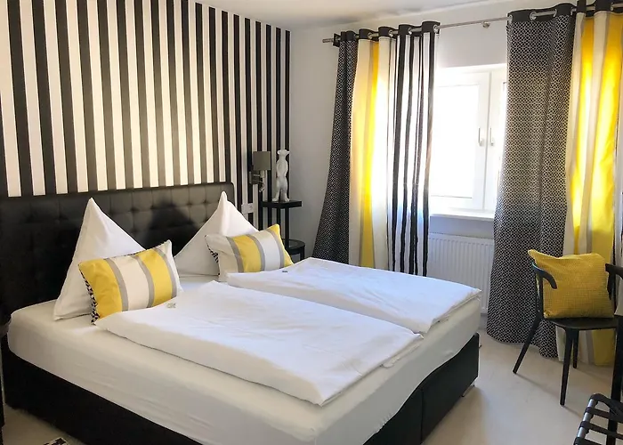 Zur Goldenen Sonne فندق Usingen